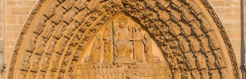 Scène emblématique de Notre-Dame de Paris, mettant en avant la majesté de la cathédrale